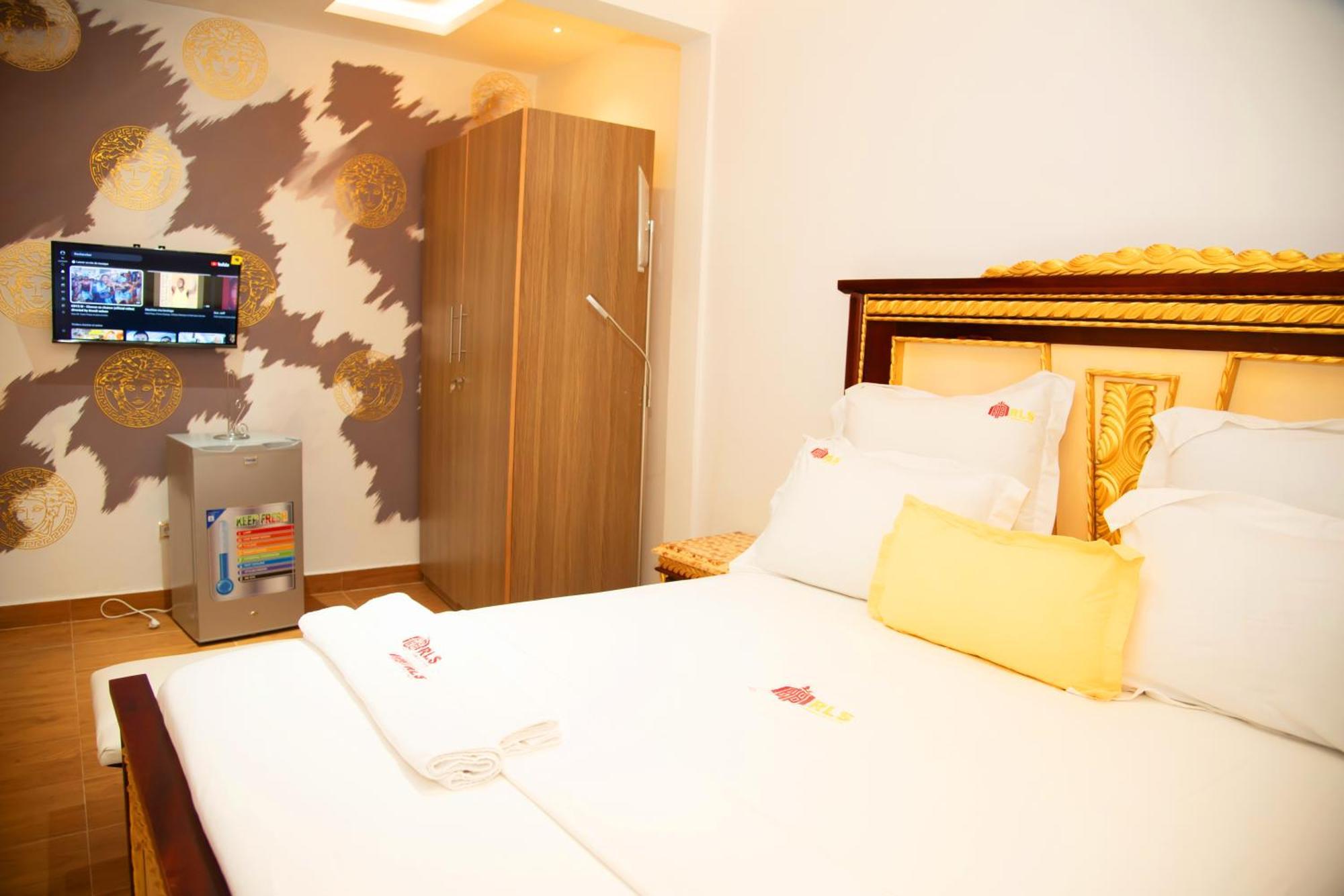 Residence Le Sommet - Chambre Versace Douala Buitenkant foto